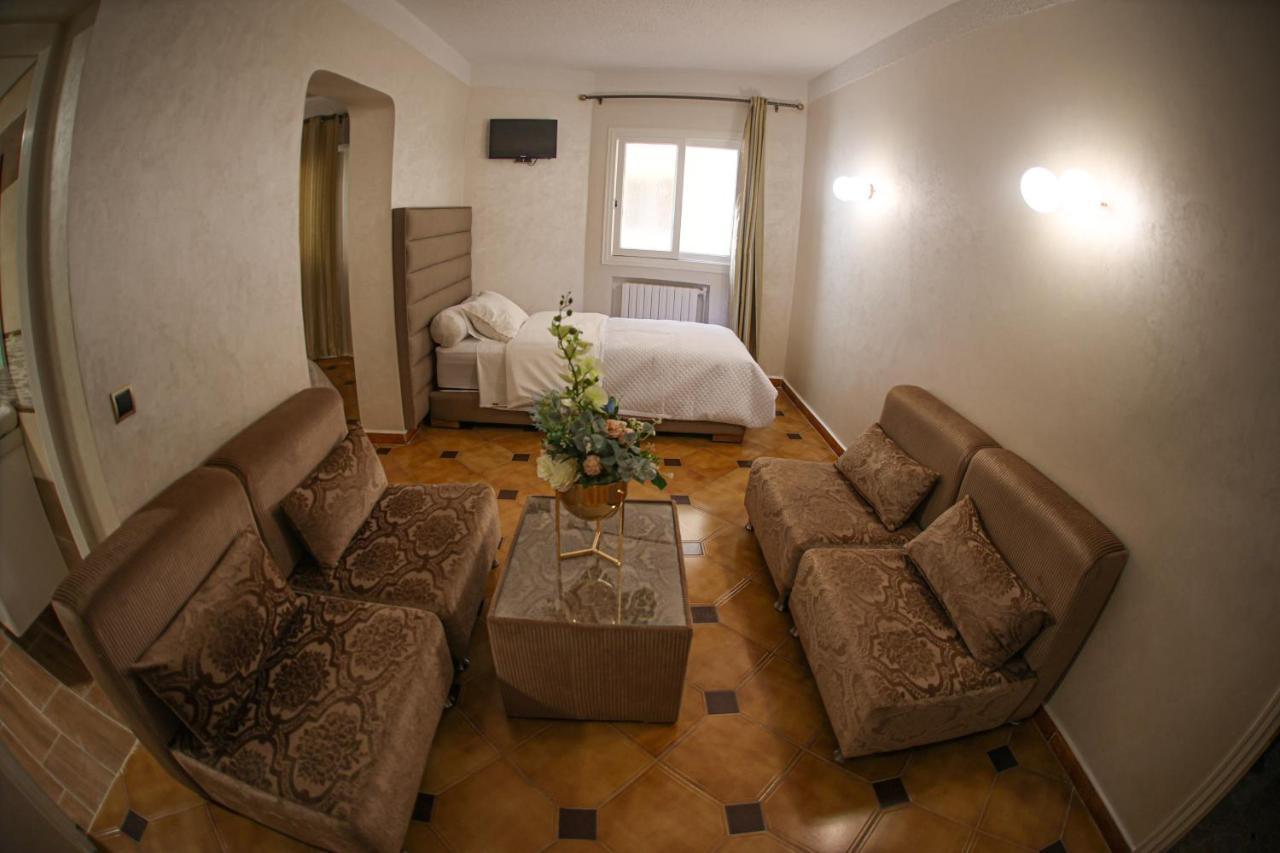 Hotel Des Lilas Уджда Экстерьер фото